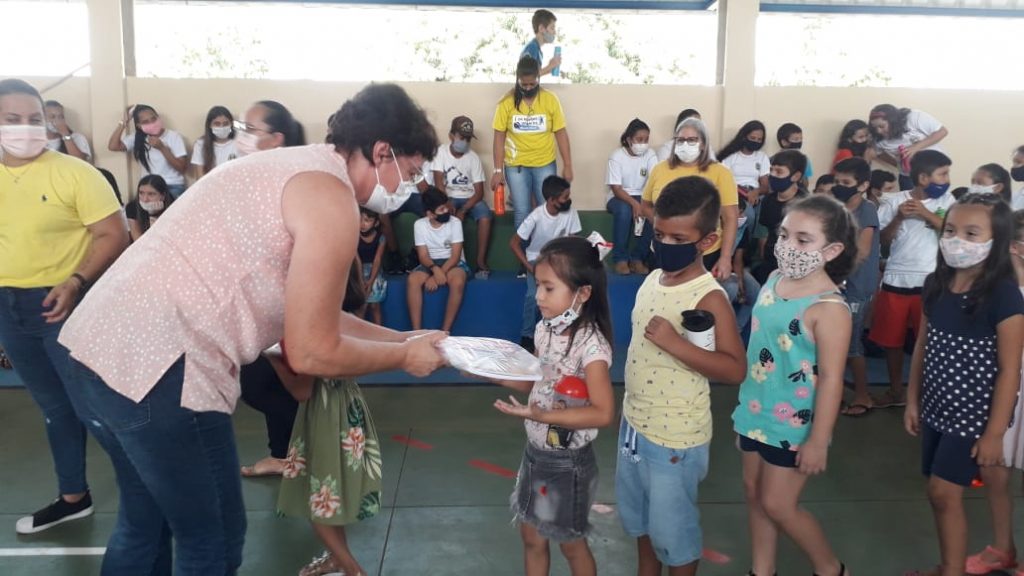 Em clima de festa e emoção, aulas 100% presenciais são retomadas em Caracol