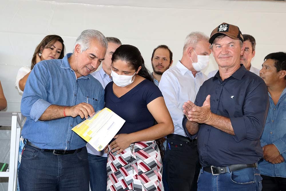 Em Coronel Sapucaia, Reinaldo Azambuja e Eduardo Riedel assinam convênio para construção de hospital municipal