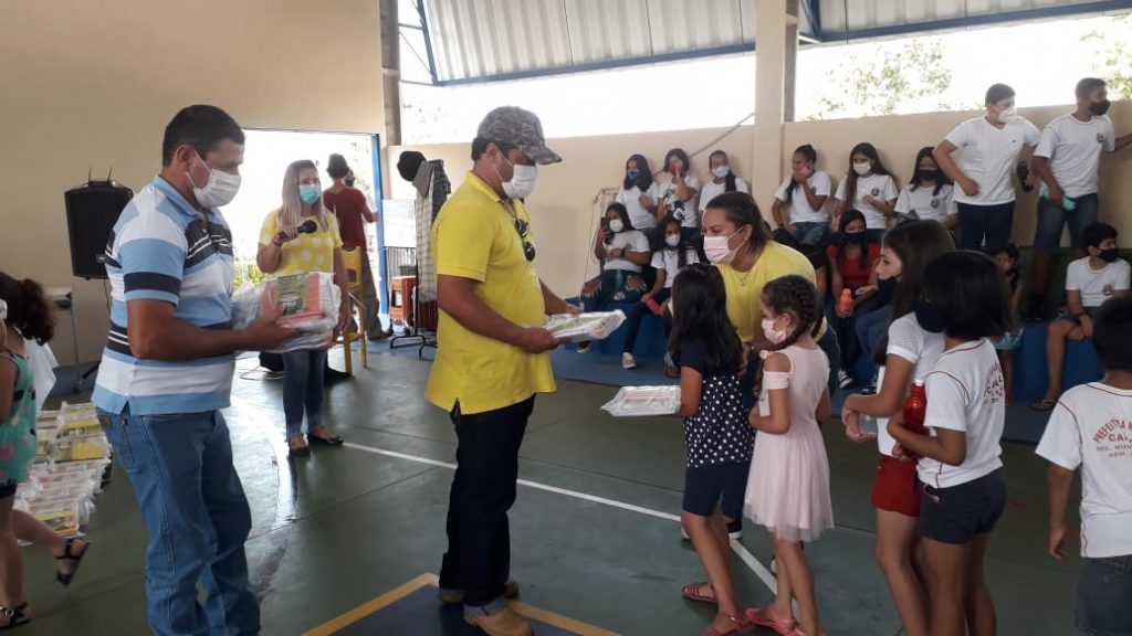 Em clima de festa e emoção, aulas 100% presenciais são retomadas em Caracol