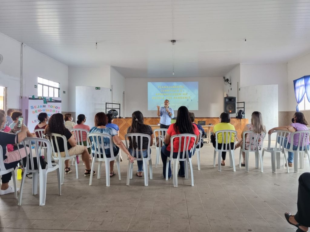 Prefeitura de Caracol ofereceu formação e palestra para servidores da educação com o professor Júlio Furtado