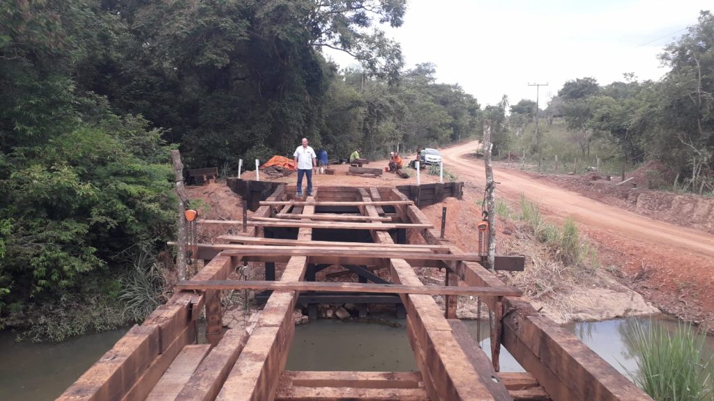 Tem início a reforma da ponte sobre o córrego Porteira em Caracol