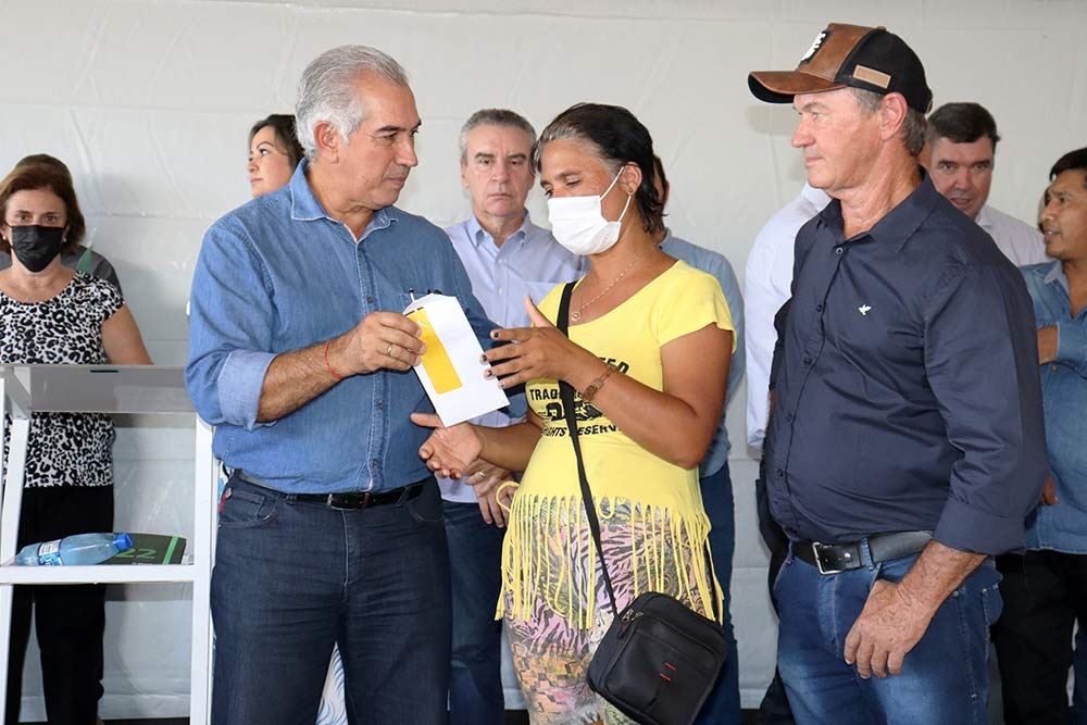 Em Coronel Sapucaia, Reinaldo Azambuja e Eduardo Riedel assinam convênio para construção de hospital municipal