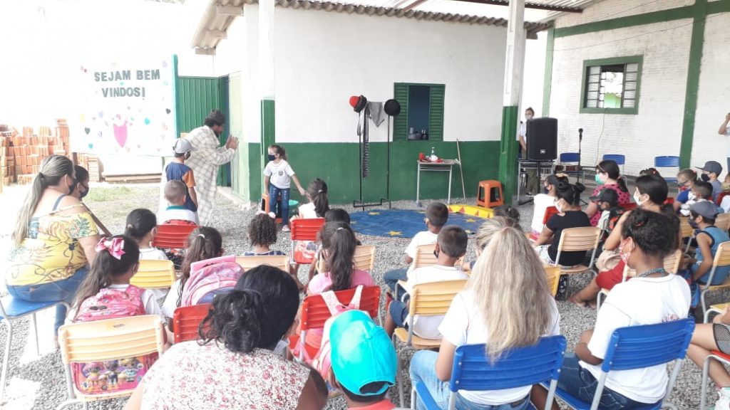 Em clima de festa e emoção, aulas 100% presenciais são retomadas em Caracol