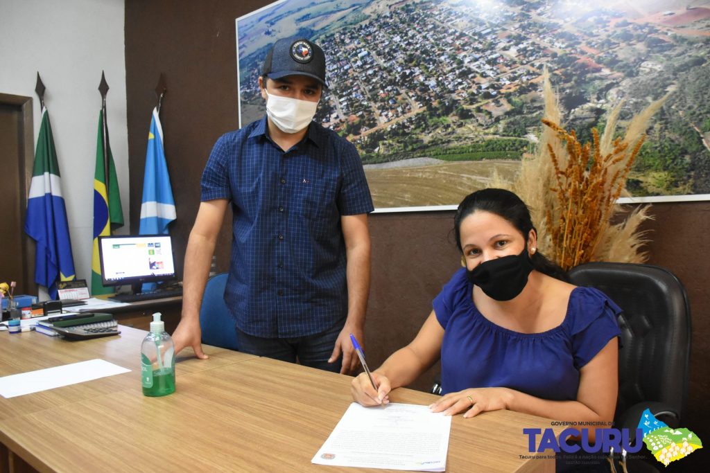 Prefeitura de Tacuru realiza posse de 18 concursados Prefeitura de Tacuru realiza posse de 18 concursados