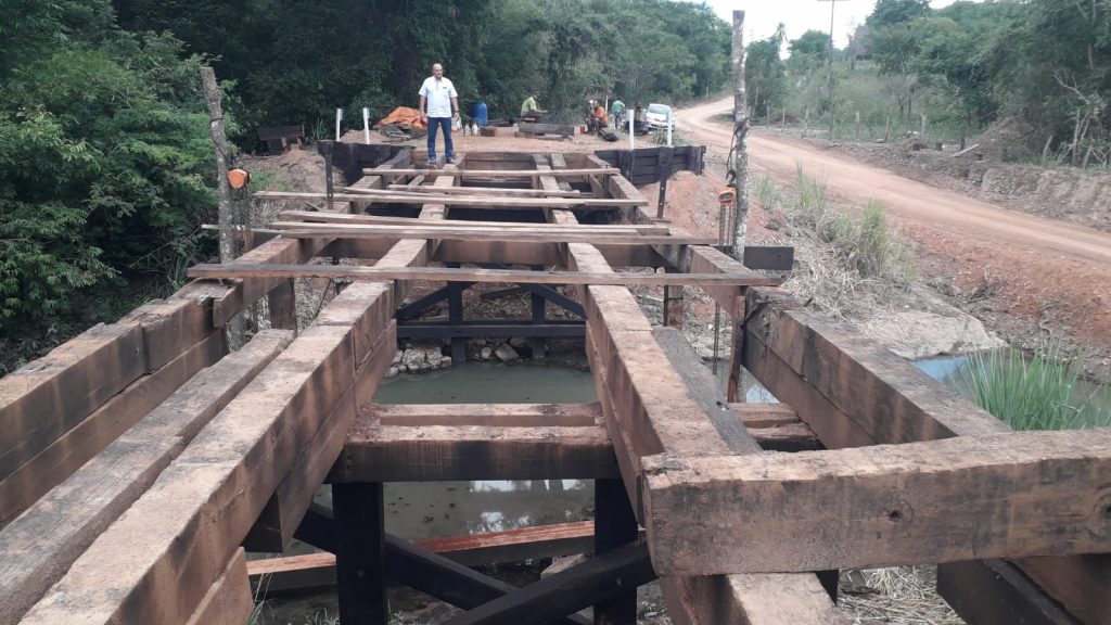 Tem início a reforma da ponte sobre o córrego Porteira em Caracol