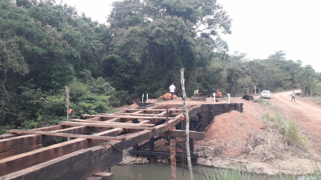 Tem início a reforma da ponte sobre o córrego Porteira em Caracol