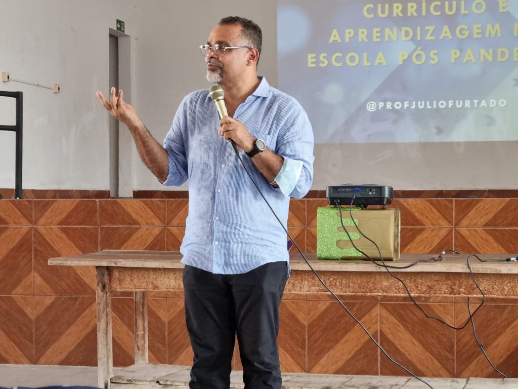 Prefeitura de Caracol ofereceu formação e palestra para servidores da educação com o professor Júlio Furtado