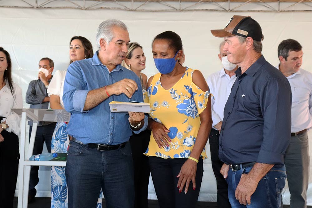 Em Coronel Sapucaia, Reinaldo Azambuja e Eduardo Riedel assinam convênio para construção de hospital municipal