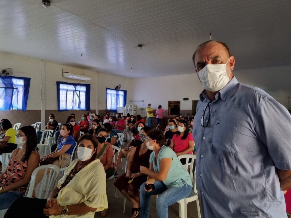 Prefeitura de Caracol ofereceu formação e palestra para servidores da educação com o professor Júlio Furtado