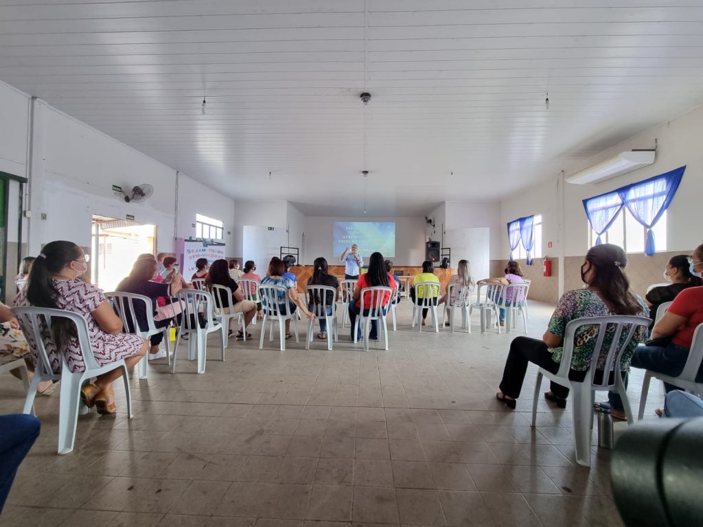 Prefeitura de Caracol ofereceu formação e palestra para servidores da educação com o professor Júlio Furtado