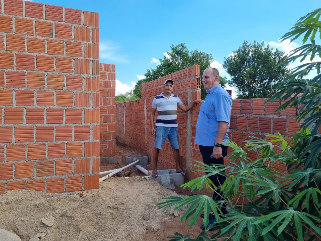 Obras do programa Substituição de Moradias Precárias avançam em Caracol