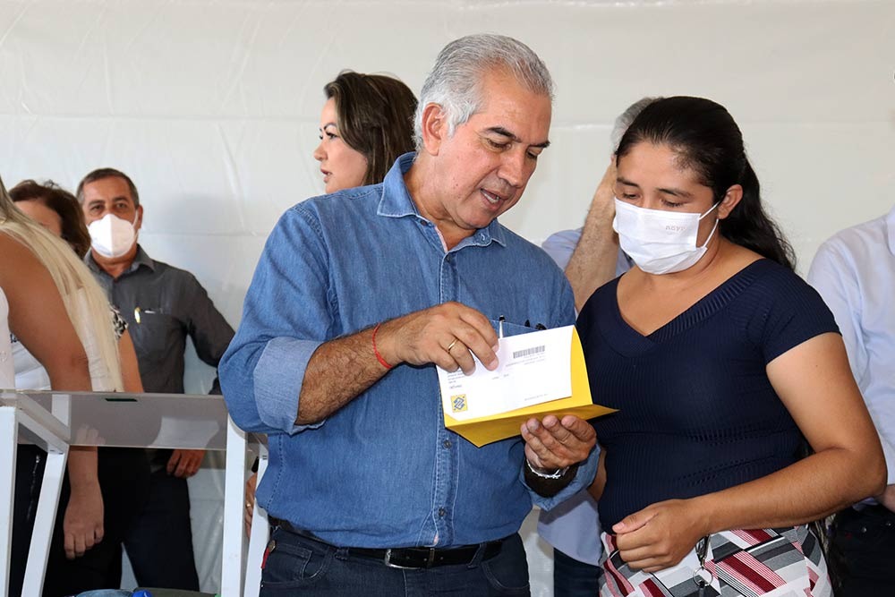 Em Coronel Sapucaia, Reinaldo Azambuja e Eduardo Riedel assinam convênio para construção de hospital municipal