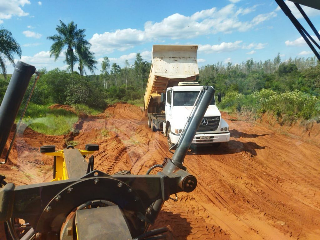 Secretaria de Infraestrutura mantém ritmo acelerado na conservação de estradas em Amambai