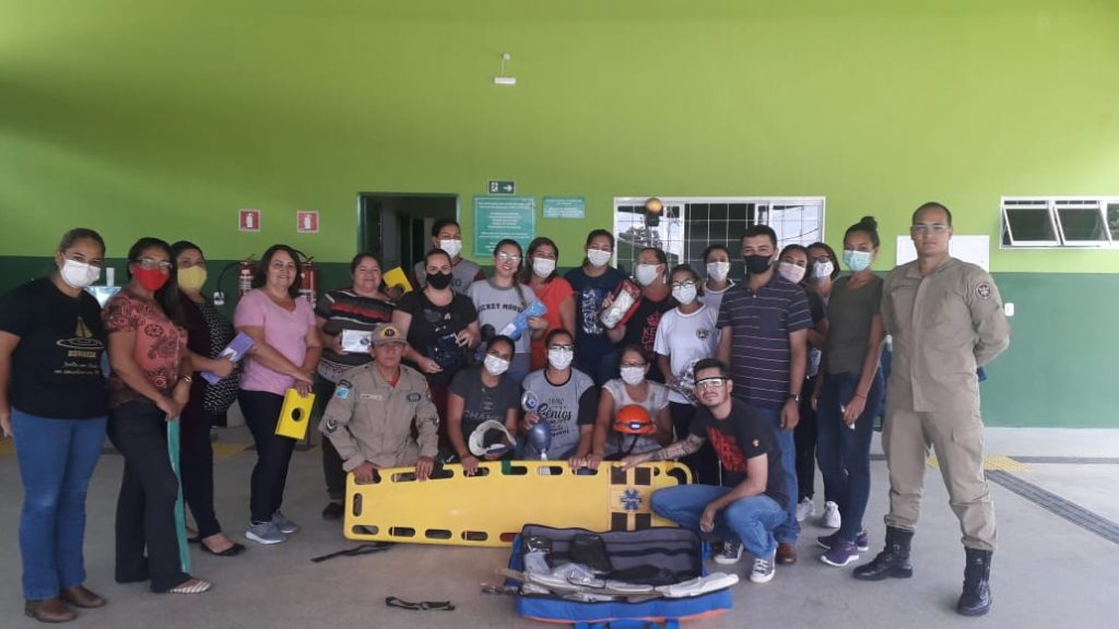 Servidores da escola Inácio Silvestre Monteiro recebem curso de brigada de incêndio