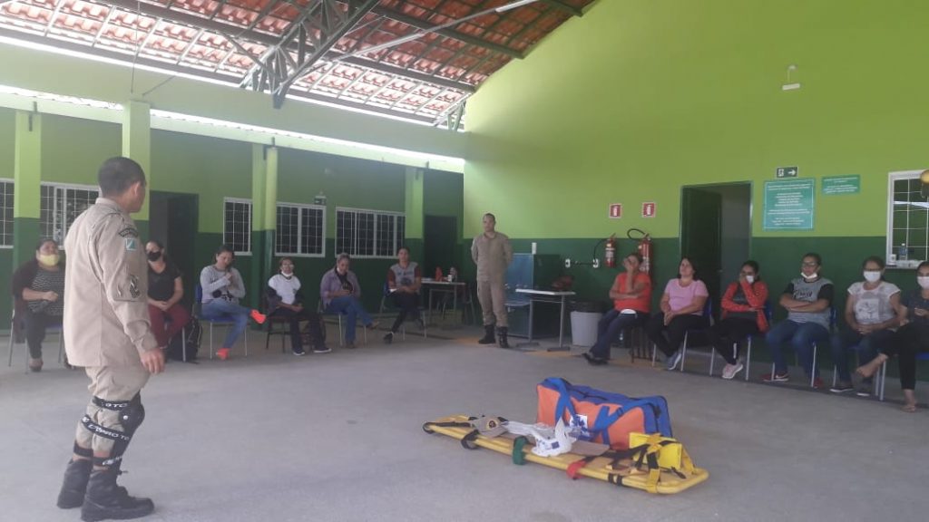 Servidores da escola Inácio Silvestre Monteiro recebem curso de brigada de incêndio