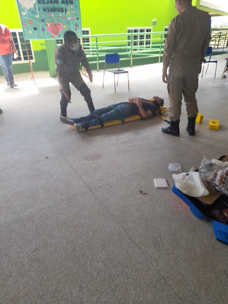 Servidores da escola Inácio Silvestre Monteiro recebem curso de brigada de incêndio