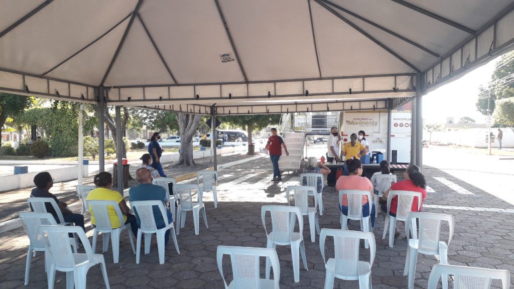 Carreta da Justiça ofereceu diversos serviços para os habitantes de Caracol nesta segunda e terça-feira