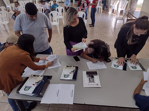 Parceria entre Frigorífico Frigmann e Prefeitura de Amambai emprega 10 adolescentes em situação de vulnerabilidade do município