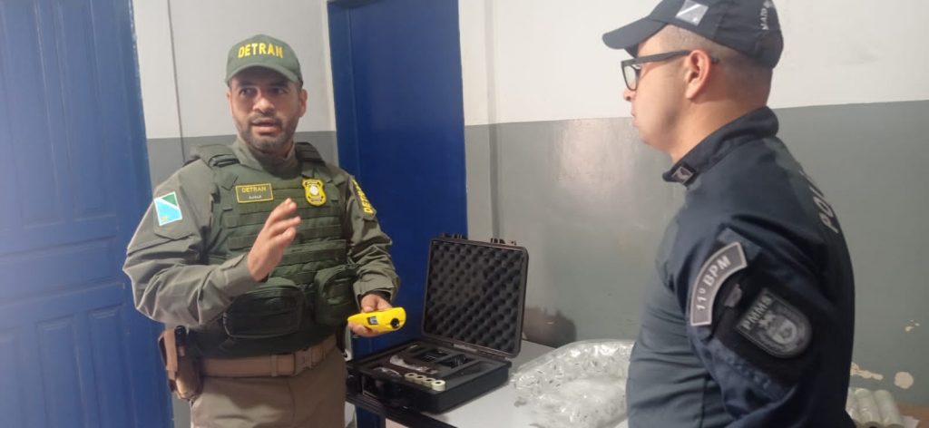 Detran MS e Departamento de Trânsito de Caracol entregam etilômetro para a Polícia Militar local