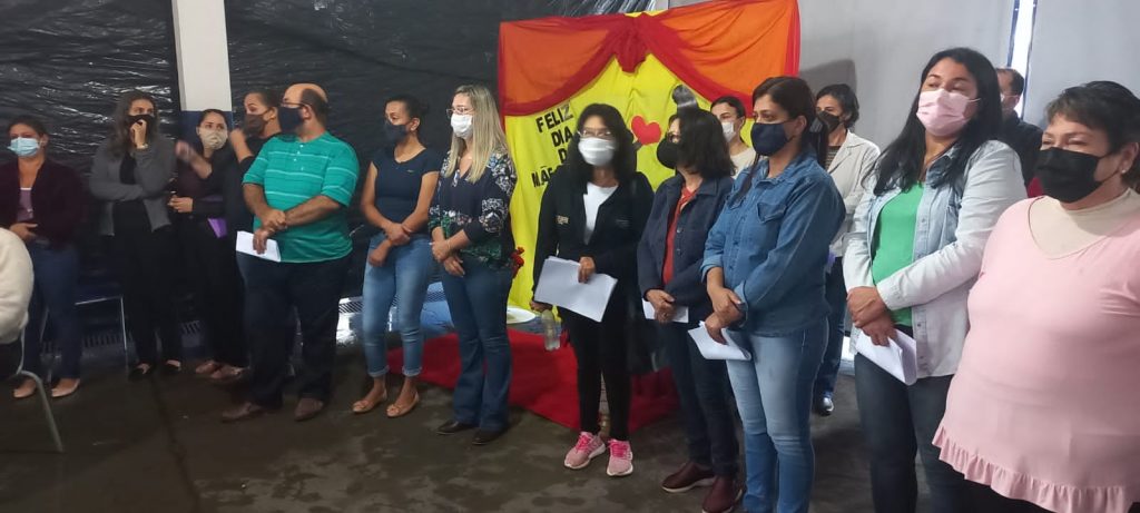 Durante ação do Família na Escola, diretoria da Escola João José apresenta trabalhos em homenagem ao Dia das Mães