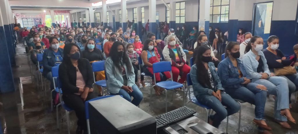 Durante ação do Família na Escola, diretoria da Escola João José apresenta trabalhos em homenagem ao Dia das Mães