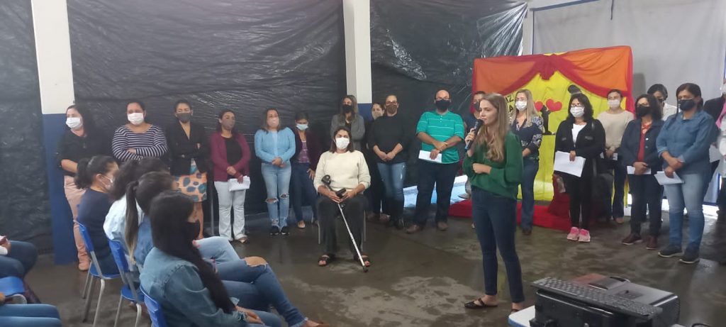 Durante ação do Família na Escola, diretoria da Escola João José apresenta trabalhos em homenagem ao Dia das Mães