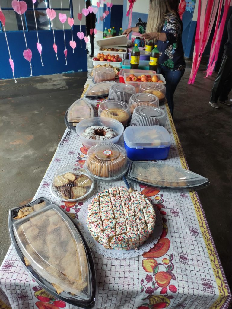 Durante ação do Família na Escola, diretoria da Escola João José apresenta trabalhos em homenagem ao Dia das Mães