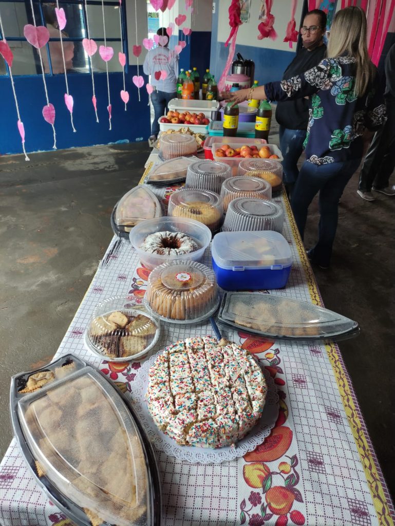 Durante ação do Família na Escola, diretoria da Escola João José apresenta trabalhos em homenagem ao Dia das Mães