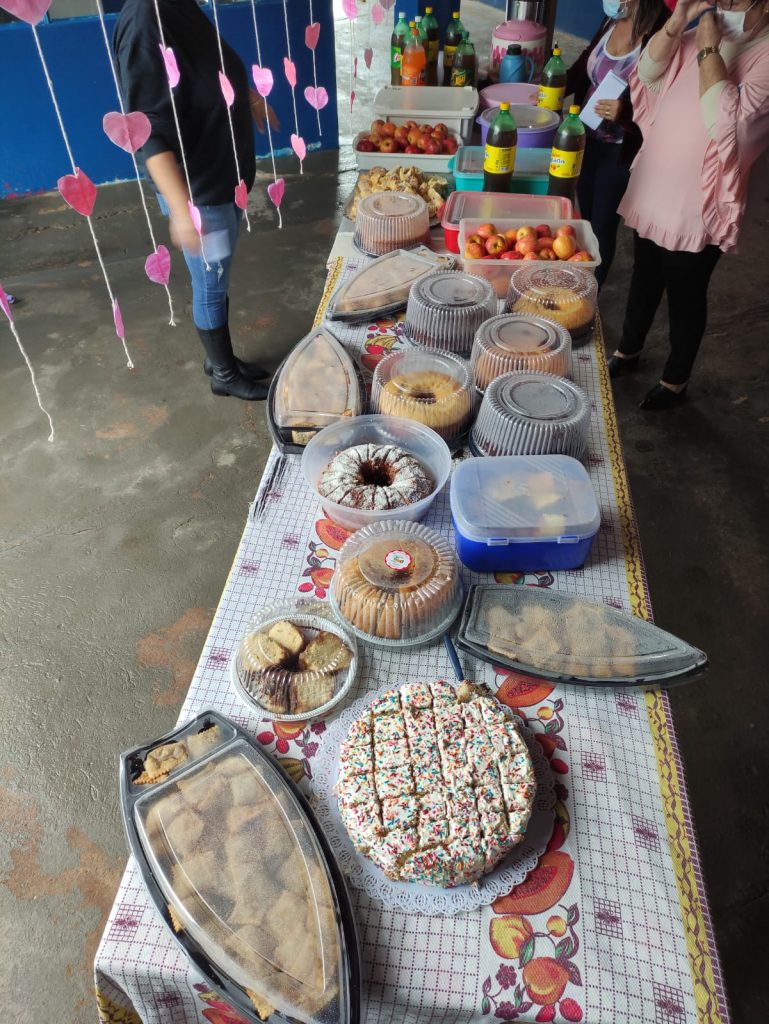 Durante ação do Família na Escola, diretoria da Escola João José apresenta trabalhos em homenagem ao Dia das Mães