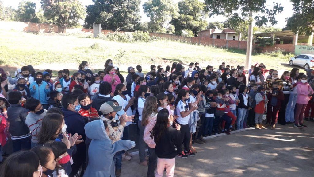 Autoridades de Caracol homenageiam professor Cláudio Palermo que se aposentou da educação