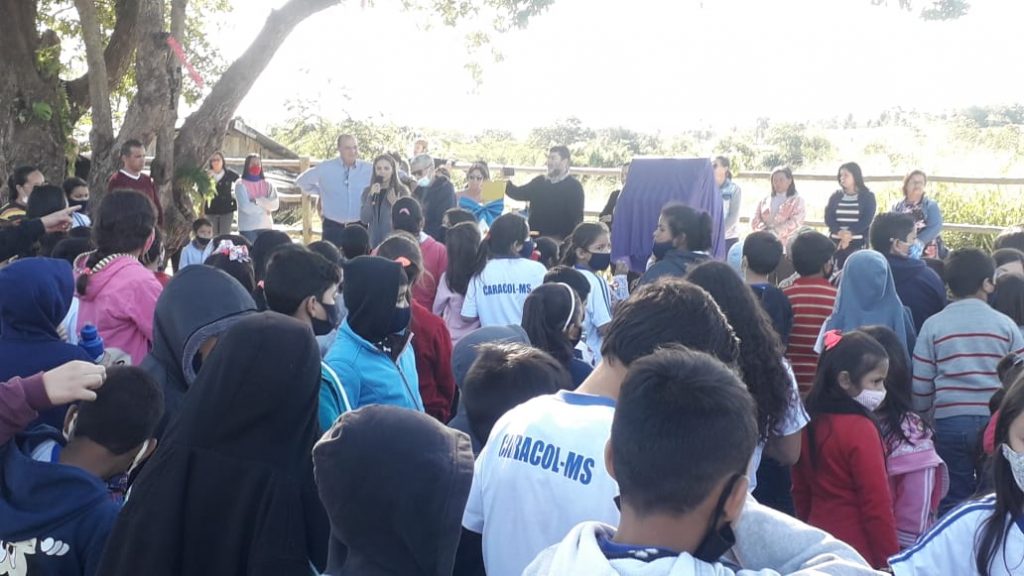 Autoridades de Caracol homenageiam professor Cláudio Palermo que se aposentou da educação