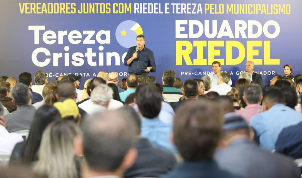 Ato em apoio a Riedel reúne 500 vereadores dos 79 municípios do Estado na Capital