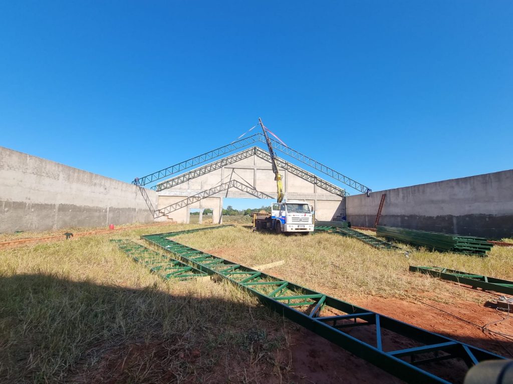 Vander Loubet comemora retomada das obras do Ginásio em Juti