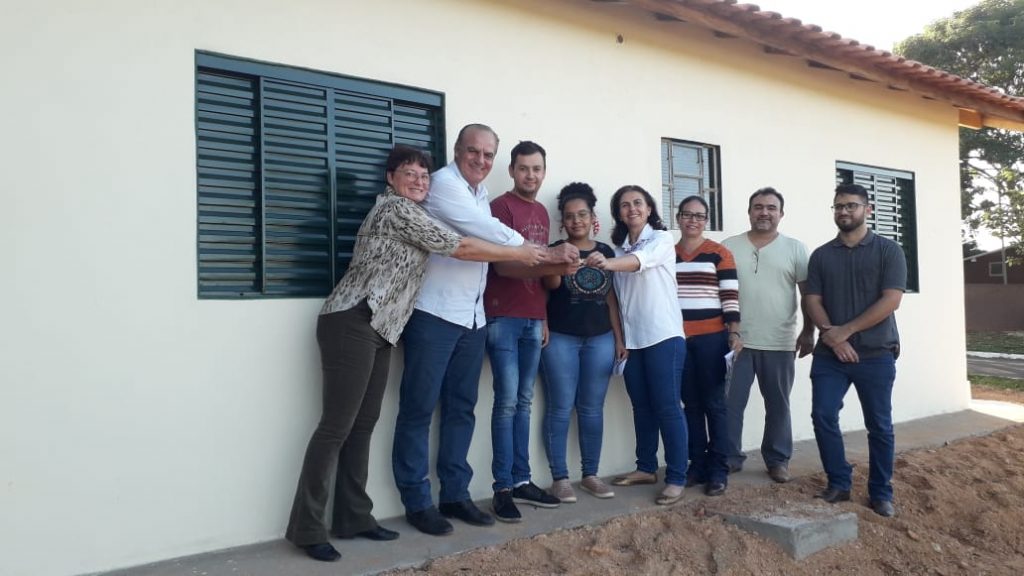 Em clima de emoção e alegria, prefeito Neco Pagliosa entrega casas aos moradores