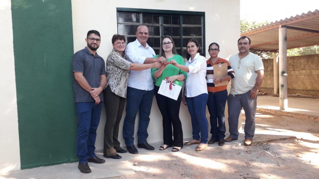 Em clima de emoção e alegria, prefeito Neco Pagliosa entrega casas aos moradores