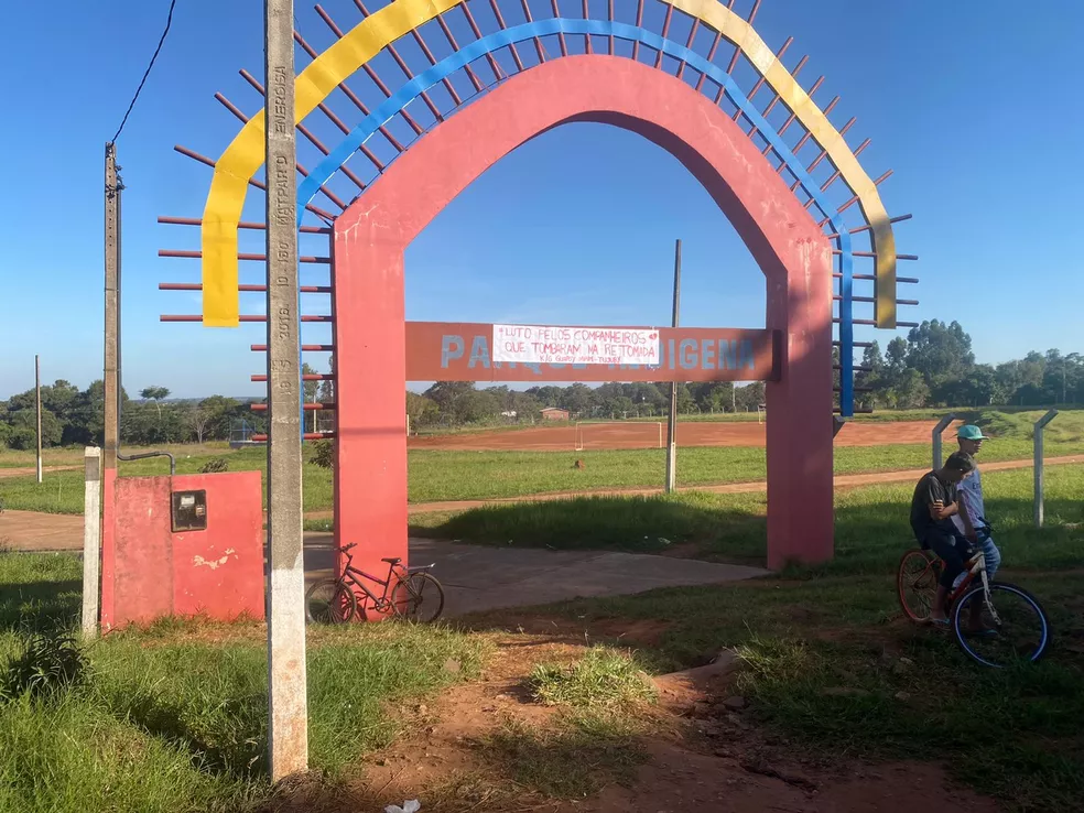 Após enterro, indígenas ocupam fazenda onde ocorreu conflito entre a polícia em MS