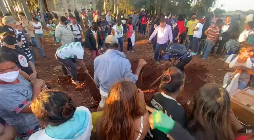 Após enterro, indígenas ocupam fazenda onde ocorreu conflito entre a polícia em MS