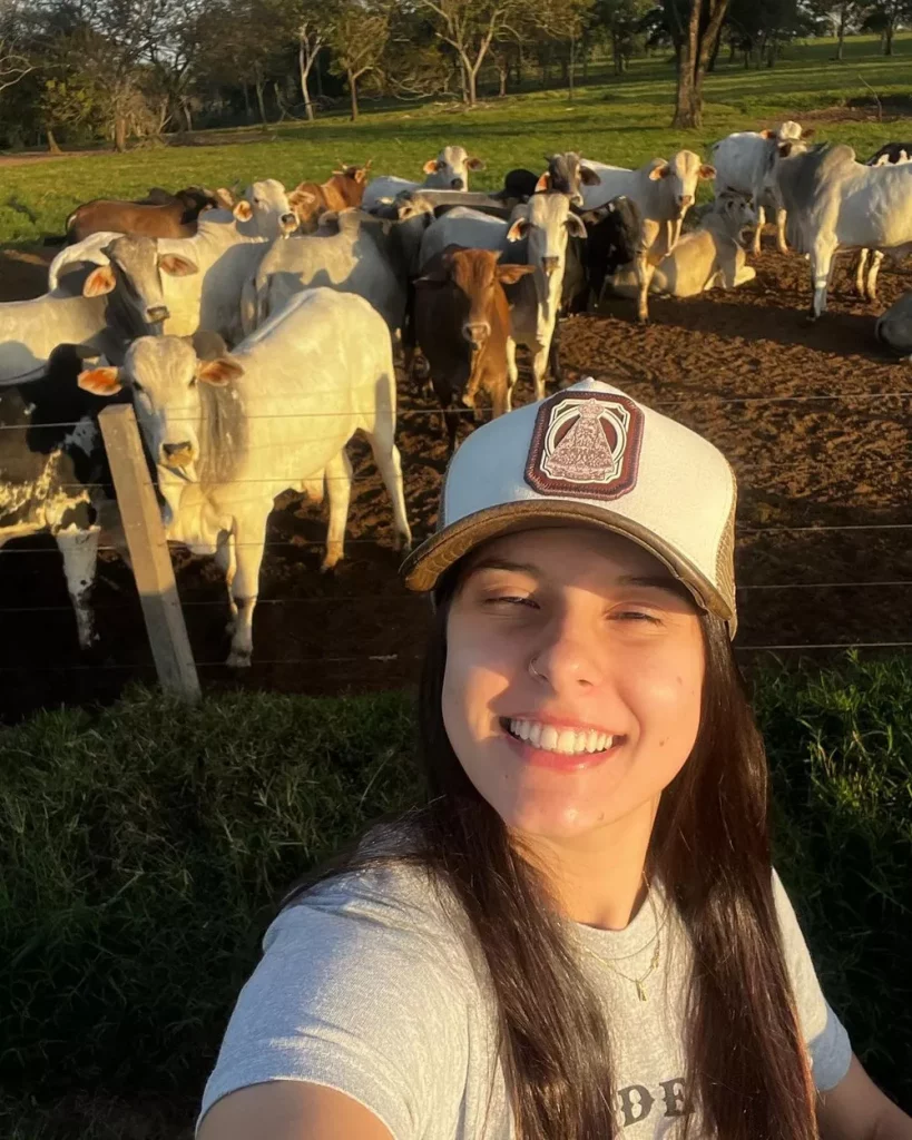 Ana Castela: 'boiadeira' de 18 anos estoura 'Pipoco' na onda do sertanejo que exalta o agro