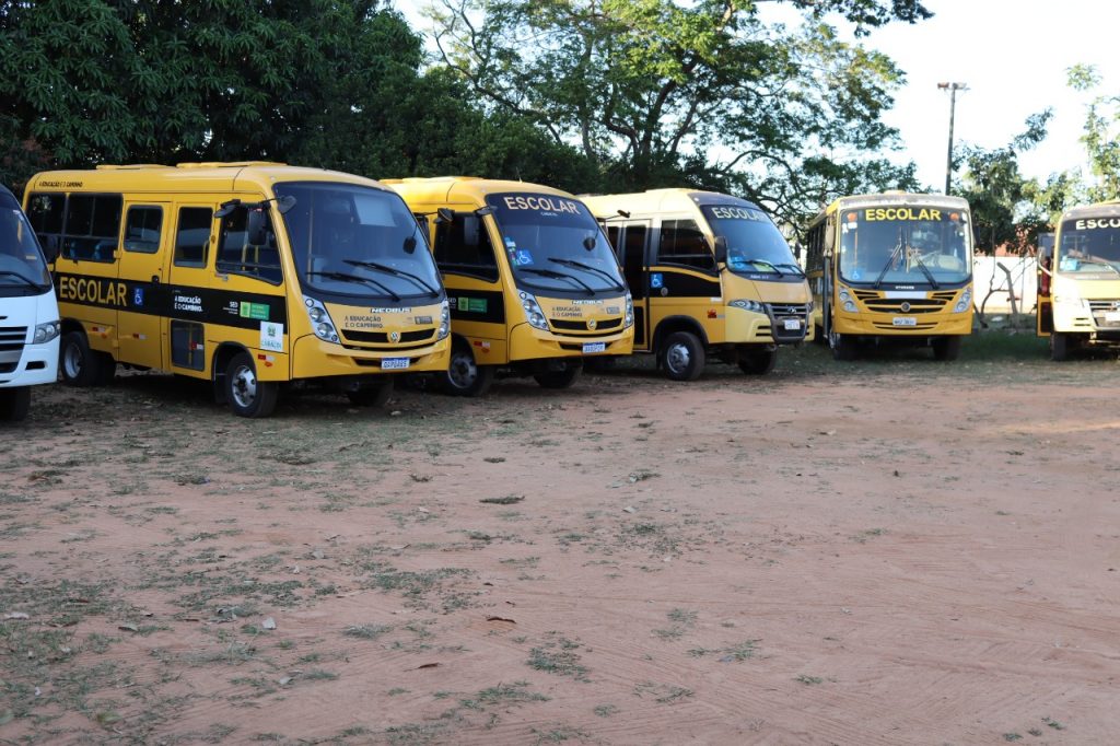 Prefeito Neco anuncia frota do transporte escolar toda revisada e pronta para rodar nesta terça-feira