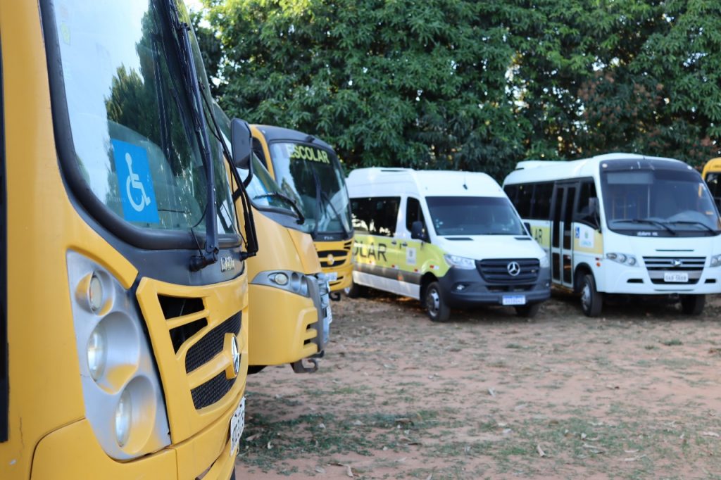 Prefeito Neco anuncia frota do transporte escolar toda revisada e pronta para rodar nesta terça-feira