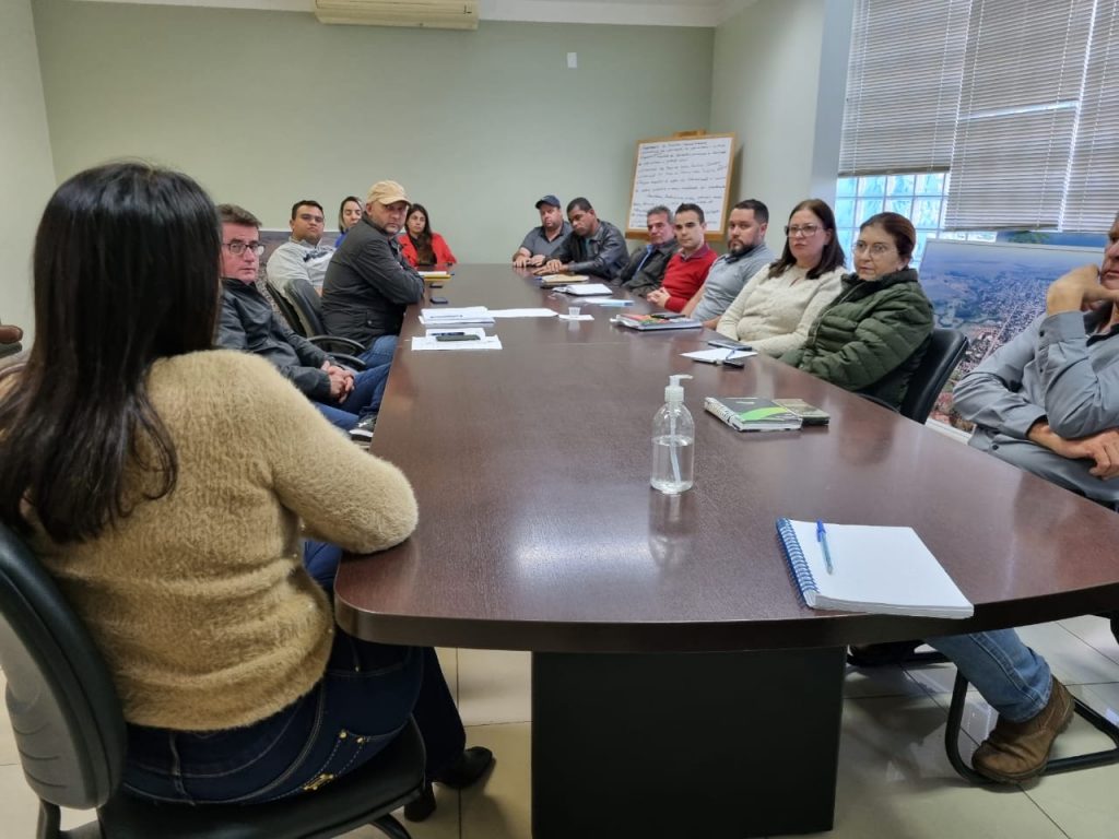 Candidata a deputada estadual Glaucia Iunes visita prefeito de Amambai Dr. Bandeira