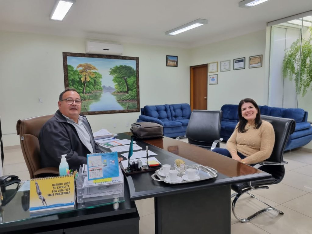 Candidata a deputada estadual Glaucia Iunes visita prefeito de Amambai Dr. Bandeira