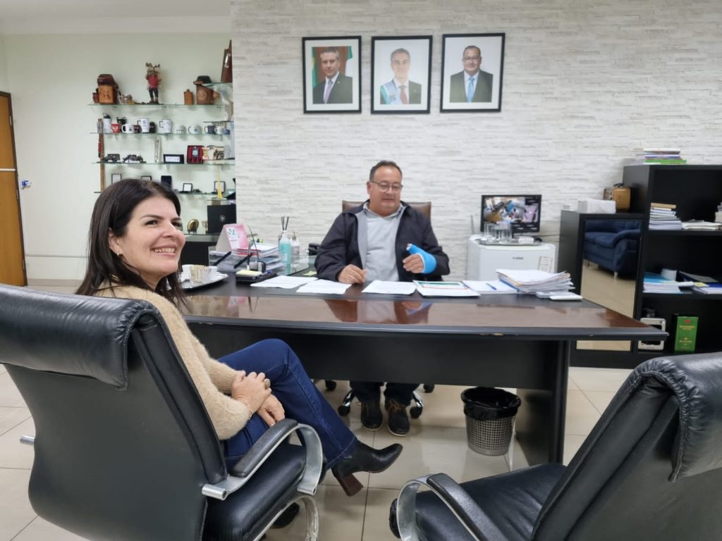 Candidata a deputada estadual Glaucia Iunes visita prefeito de Amambai Dr. Bandeira