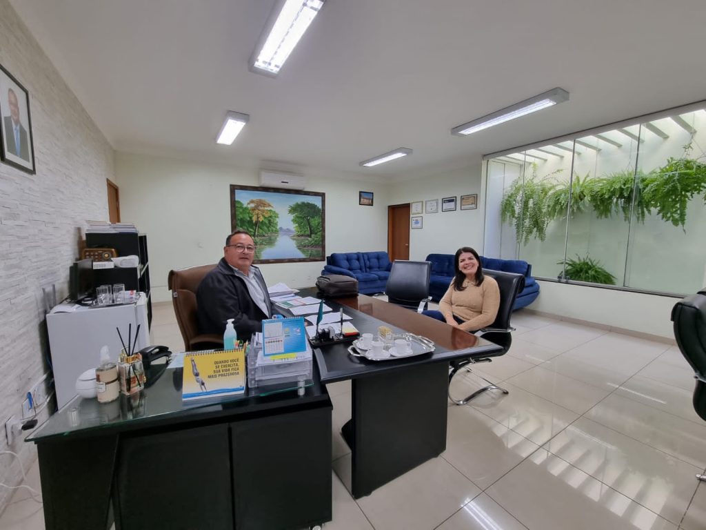 Candidata a deputada estadual Glaucia Iunes visita prefeito de Amambai Dr. Bandeira