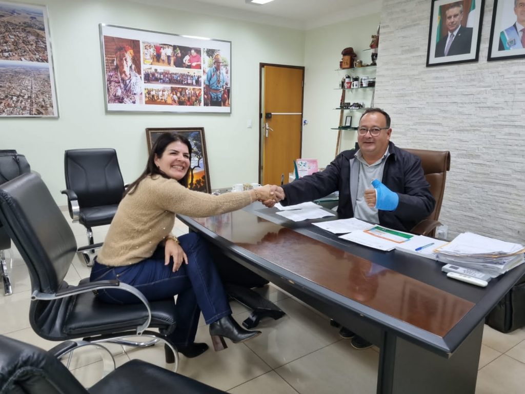 Candidata a deputada estadual Glaucia Iunes visita prefeito de Amambai Dr. Bandeira