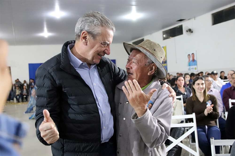 Dr. Bandeira, Valter Brito, vereadores e secretários recebem Paulo Corrêa para reunião política em Amambai