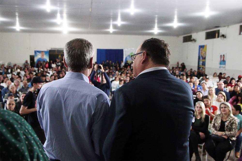 Dr. Bandeira, Valter Brito, vereadores e secretários recebem Paulo Corrêa para reunião política em Amambai