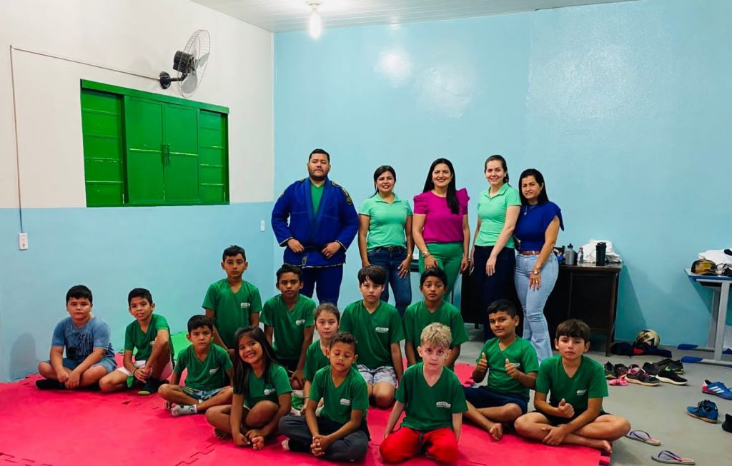 Projeto Jiu-Jitsu de Caracol recebe 25 kimonos da Cooperativa Sicredi