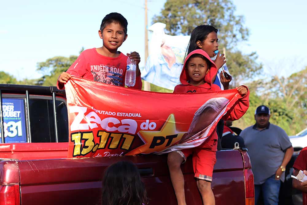 Zeca do PT se reúne com lideranças e apoiadores no município de Amambai e levanta multidão para a campanha Vira Voto