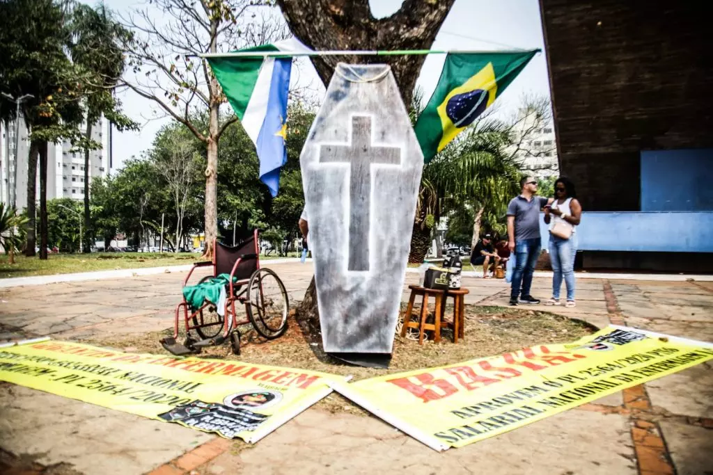 Enfermagem de MS protesta por piso salarial às vésperas de julgamento Enfermagem de MS protesta por piso salarial às vésperas de julgamento